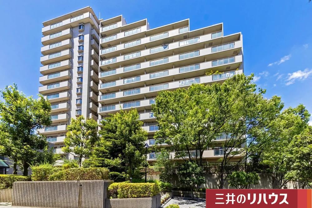 4LDK apartment in Neyagawa, Osaka - Photo 1