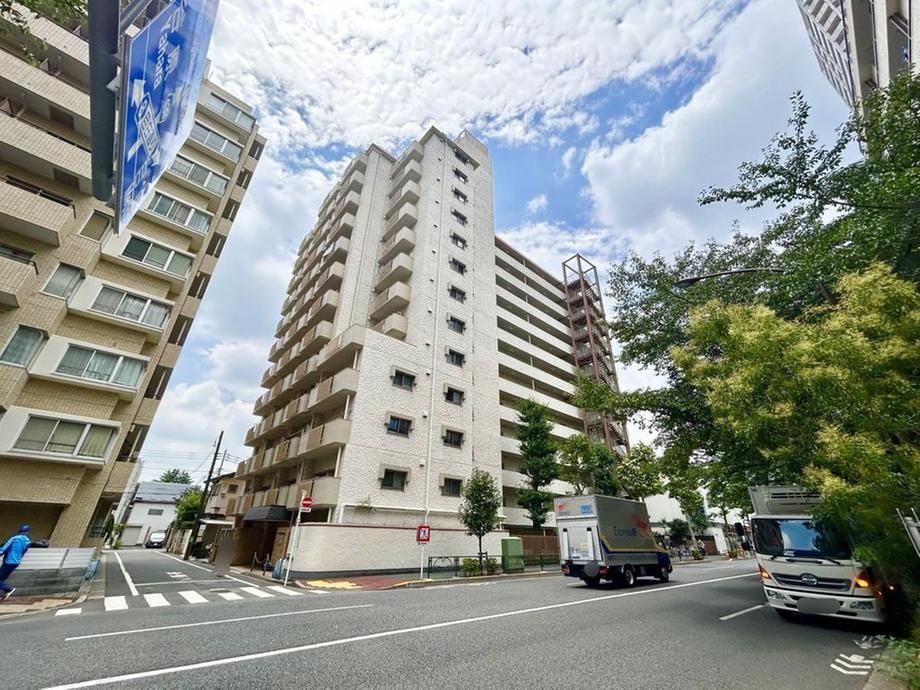 2LDK apartment in Nerima Ward, Tokyo - Photo 1