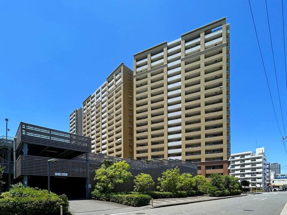 2LDK+S apartment in Yokosuka, Kanagawa - Photo 1