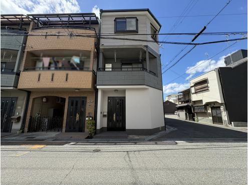 4LDK house in Nishiyodogawa Ward, Osaka - Photo 1