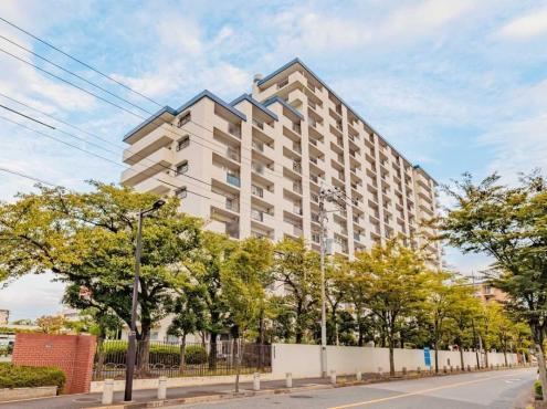 4LDK apartment in Katsushika Ward, Tokyo - Photo 1