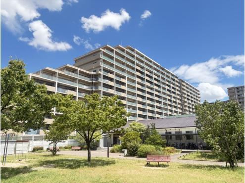 4LDK apartment in Nishinomiya, Hyogo - Photo 1