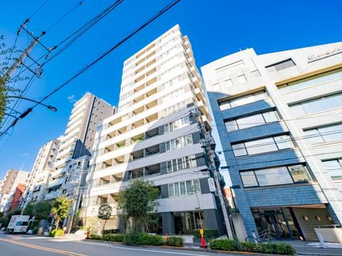 3LDK apartment in Shinjuku Ward, Tokyo - Photo 1