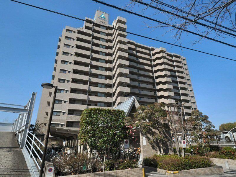 3LDK apartment in Matsuyama, Ehime - Photo 1