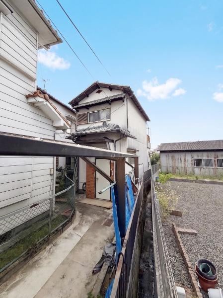 3DK house in Kaizuka, Osaka - Photo 1