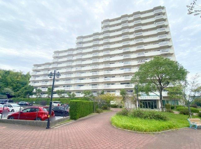 4LDK apartment in Suma Ward, Kobe, Hyogo - Photo 1