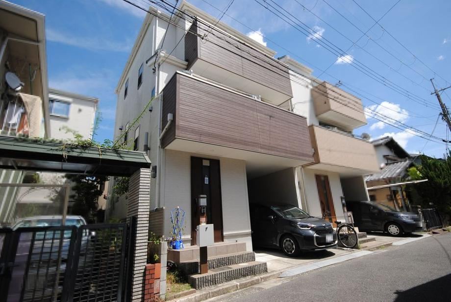 4LDK house in Takatsuki, Osaka - Photo 1