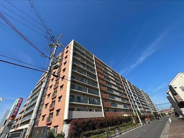 3LDK apartment in Neyagawa, Osaka - Photo 1