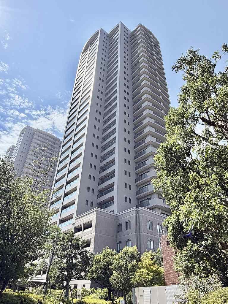2LDK apartment in Kita Ward, Osaka - Photo 1