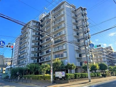 2DK apartment in Joto Ward, Osaka - Photo 1