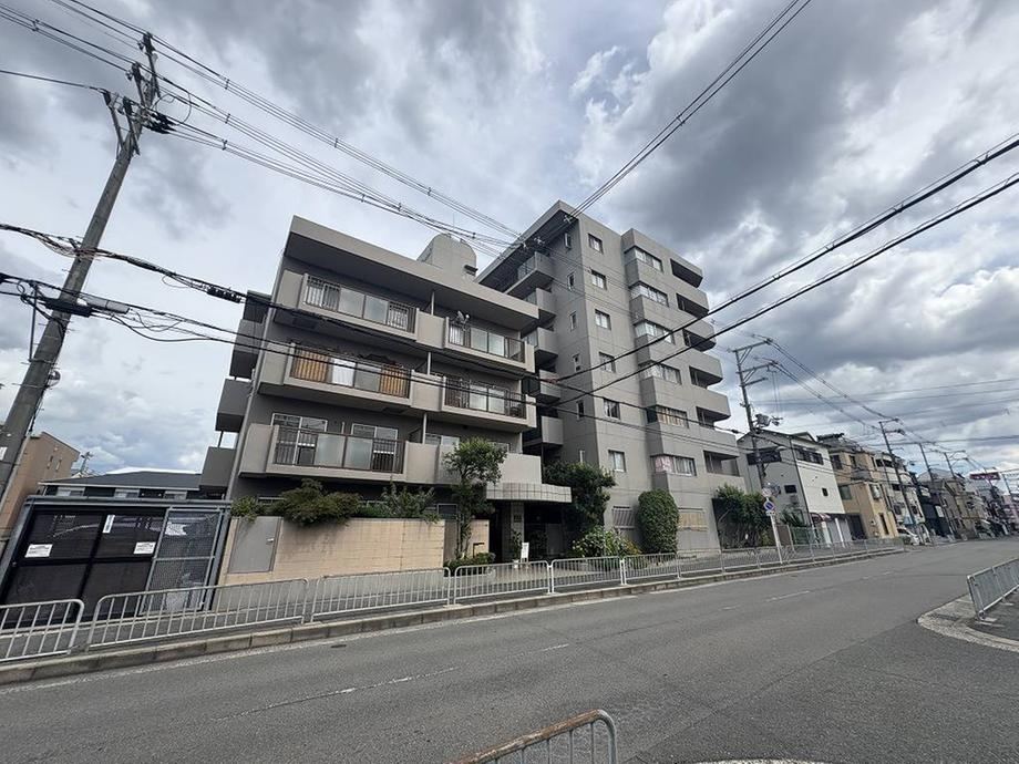 3LDK apartment in Neyagawa, Osaka - Photo 1