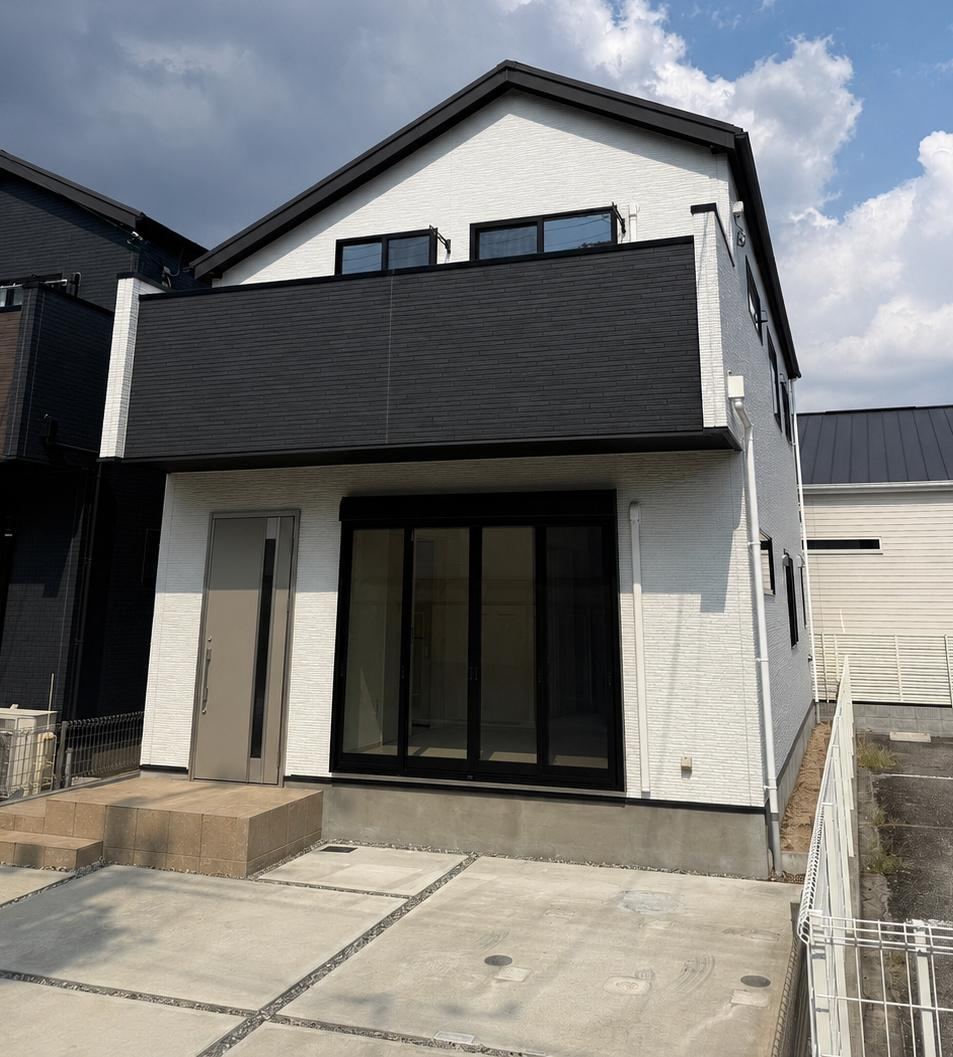 5LDK house in Takarazuka, Hyogo - Photo 1