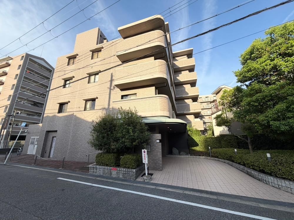 3LDK apartment in Yodogawa Ward, Osaka - Photo 1