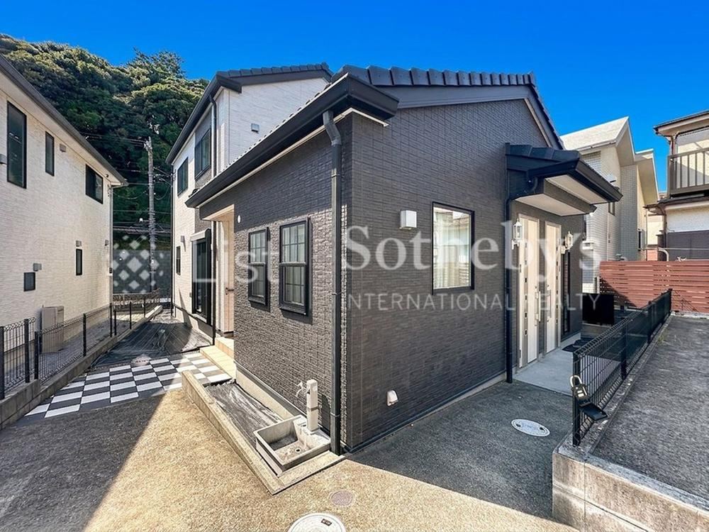 5LDK+2S house in Konan Ward, Yokohama, Kanagawa - Photo 1