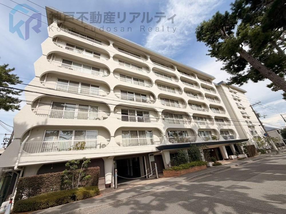 2LDK apartment in Ashiya, Hyogo - Photo 1