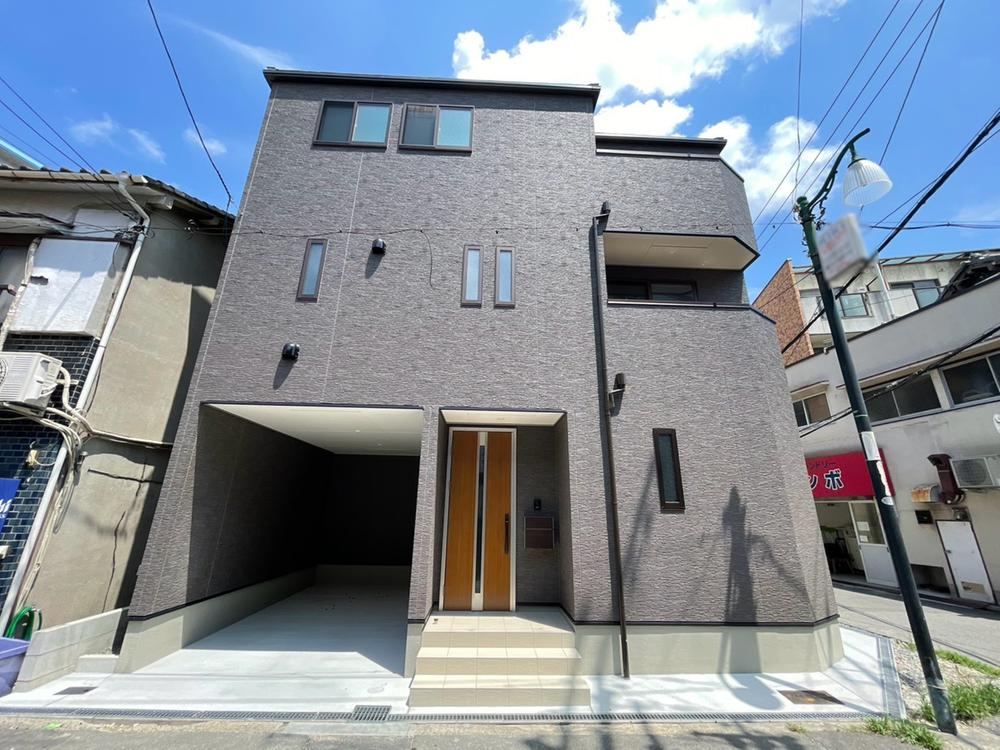 4LDK house in Higashiyodogawa Ward, Osaka - Photo 1