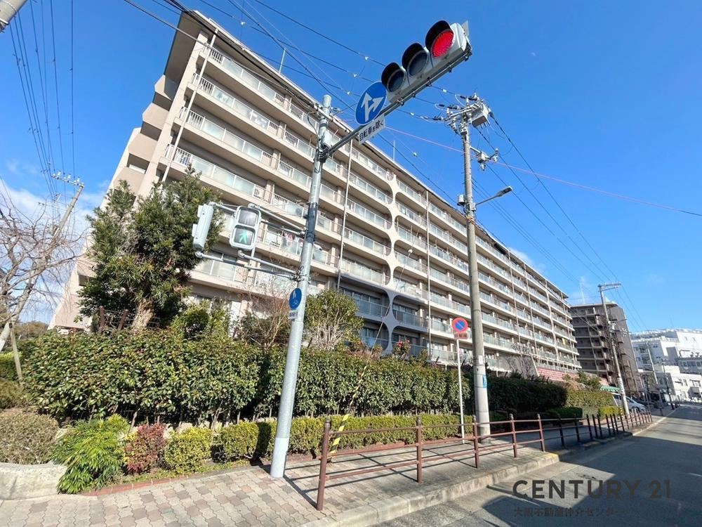 2LDK apartment in Nishiyodogawa Ward, Osaka - Photo 1