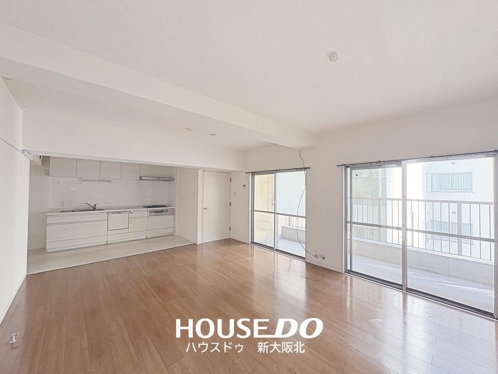 3LDK+S apartment in Yodogawa Ward, Osaka - Photo 1