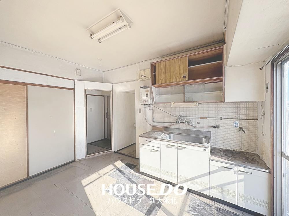 3DK apartment in Yodogawa Ward, Osaka - Photo 1