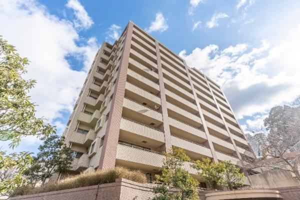 4LDK apartment in Tarumi Ward, Kobe, Hyogo - Photo 1