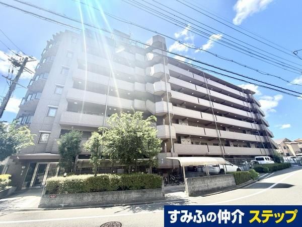 3LDK apartment in Higashiosaka, Osaka - Photo 1