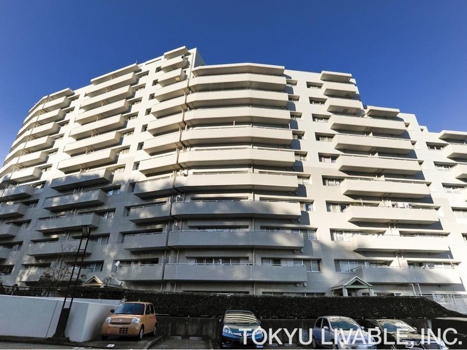 4LDK apartment in Inagi, Tokyo - Photo 1