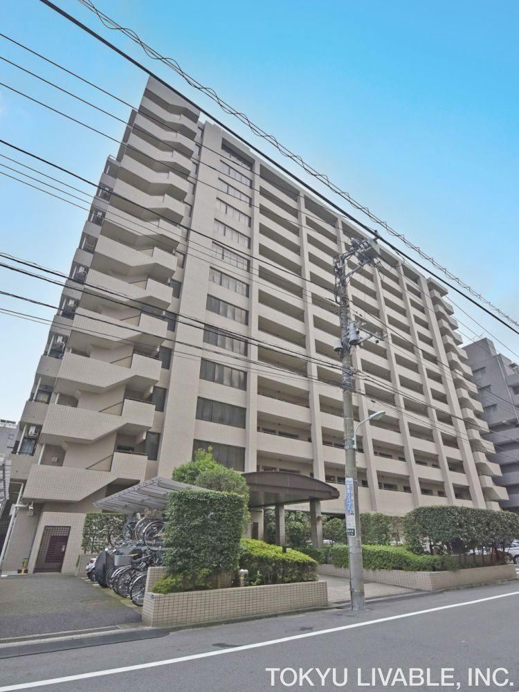 1LDK apartment in Minato Ward, Tokyo - Photo 1