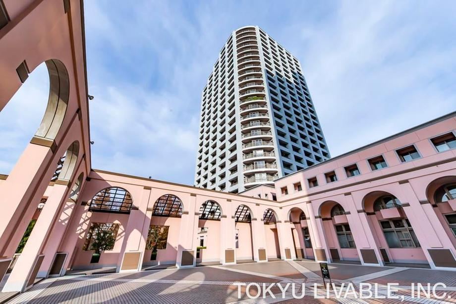 2LDK apartment in Shinjuku Ward, Tokyo - Photo 1