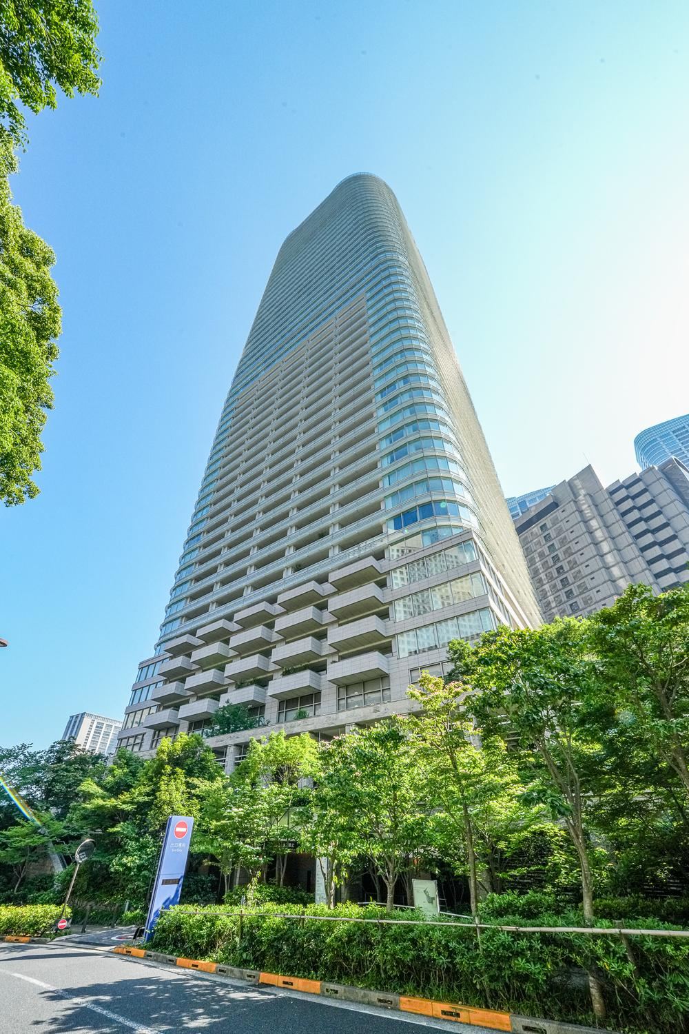 2LDK apartment in Minato Ward, Tokyo - Photo 1
