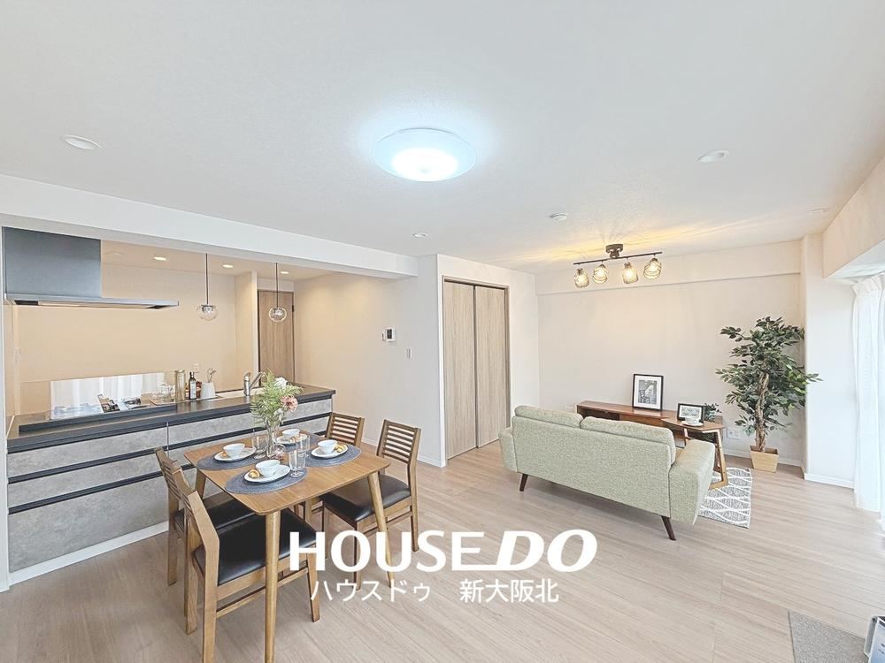2LDK apartment in Toyonaka, Osaka - Photo 1