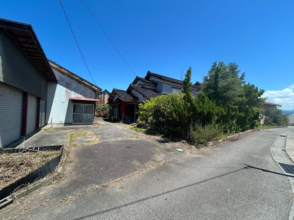 727 m² land in Komatsu, Ishikawa - Photo 1