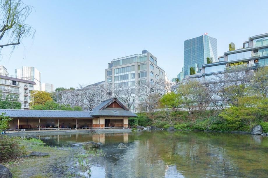 2LDK apartment in Minato Ward, Tokyo - Photo 1