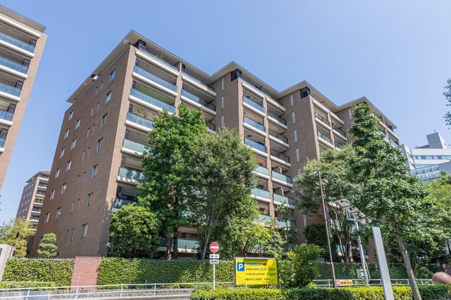 3LDK apartment in Shibuya Ward, Tokyo - Photo 1