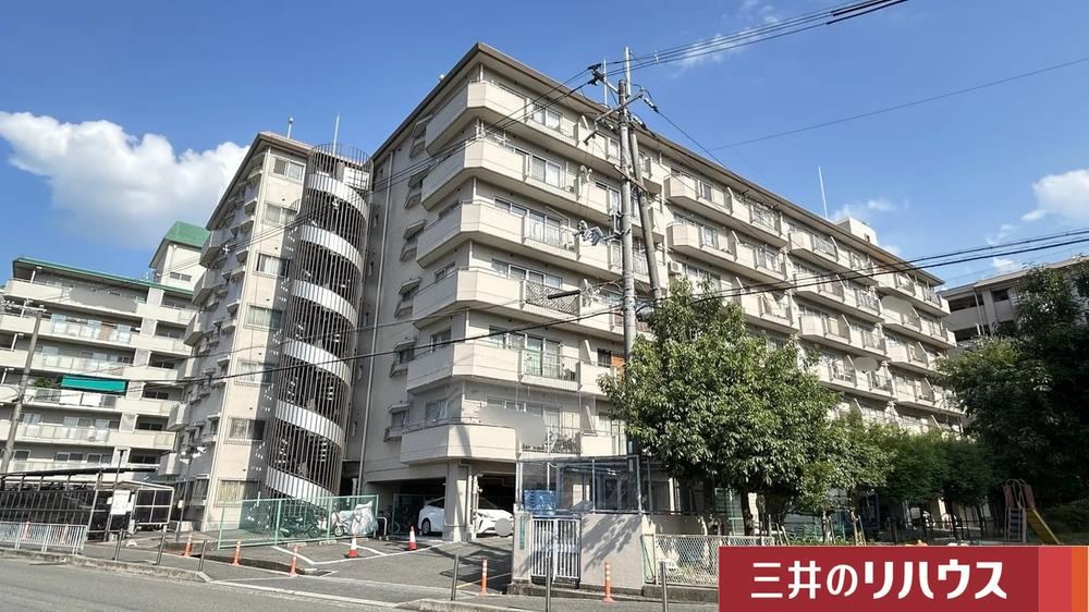 3DK apartment in Takatsuki, Osaka - Photo 1