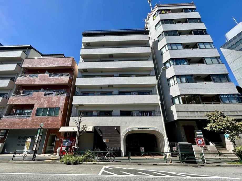 1LDK apartment in Minato Ward, Tokyo - Photo 1