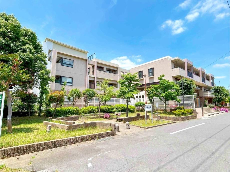 3LDK apartment in Hino, Tokyo - Photo 1