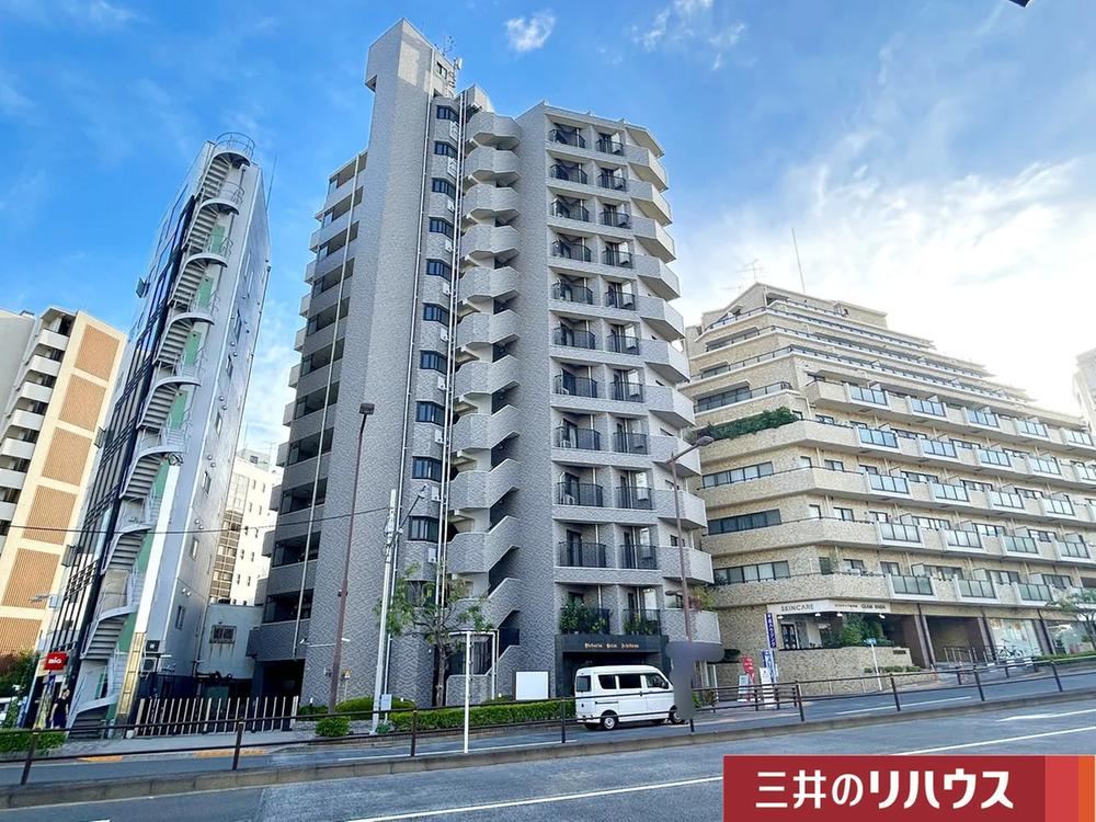 2LDK apartment in Shinjuku Ward, Tokyo - Photo 1