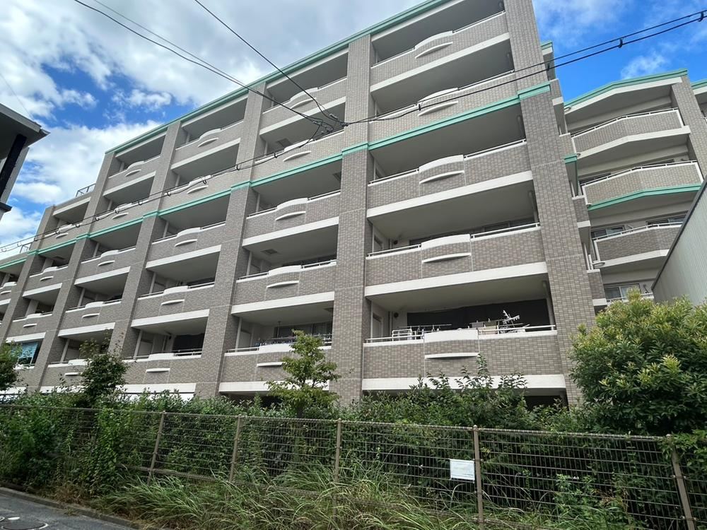 3LDK apartment in Suita, Osaka - Photo 1