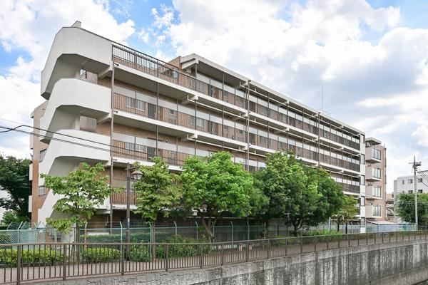 2LDK+S apartment in Suginami Ward, Tokyo - Photo 1