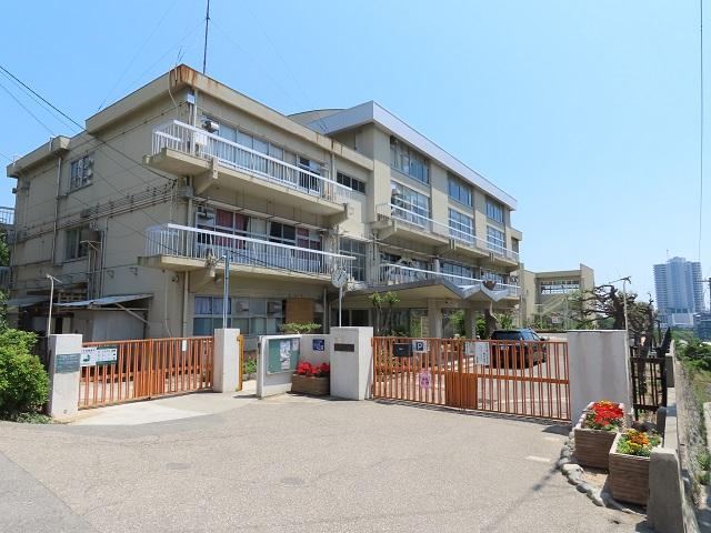 4LDK+S house in Tarumi Ward, Kobe, Hyogo - Photo 1