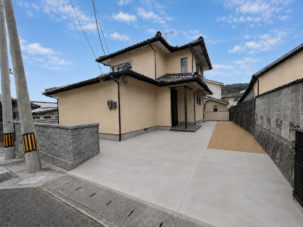 4LDK house in Shimonoseki, Yamaguchi - Photo 1