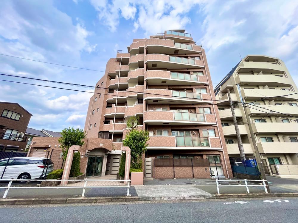3LDK apartment in Nakano Ward, Tokyo - Photo 1