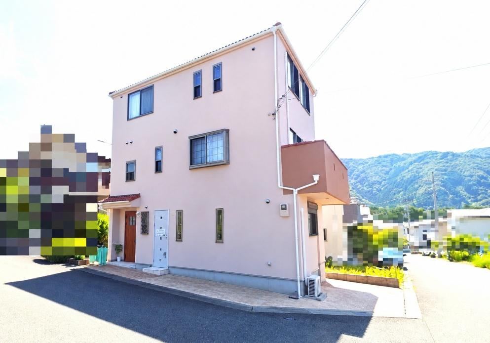 5LDK house in Mino, Osaka - Photo 1