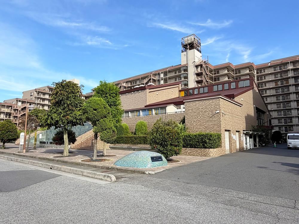 4LDK+S apartment in Koshigaya, Saitama - Photo 1