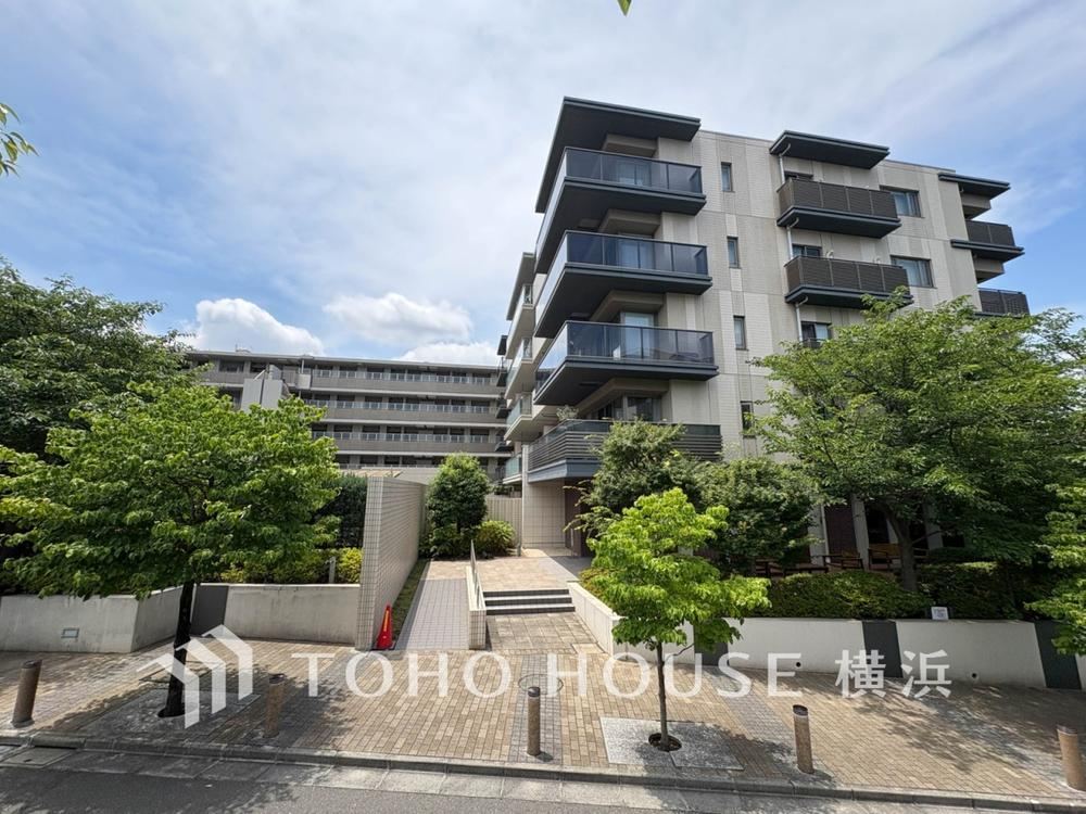 3LDK+S apartment in Isogo Ward, Yokohama, Kanagawa - Photo 1