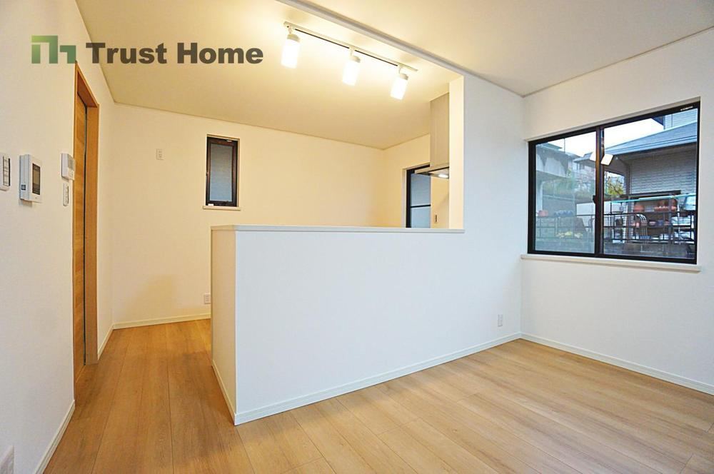 4LDK house in Tarumi Ward, Kobe, Hyogo - Photo 1