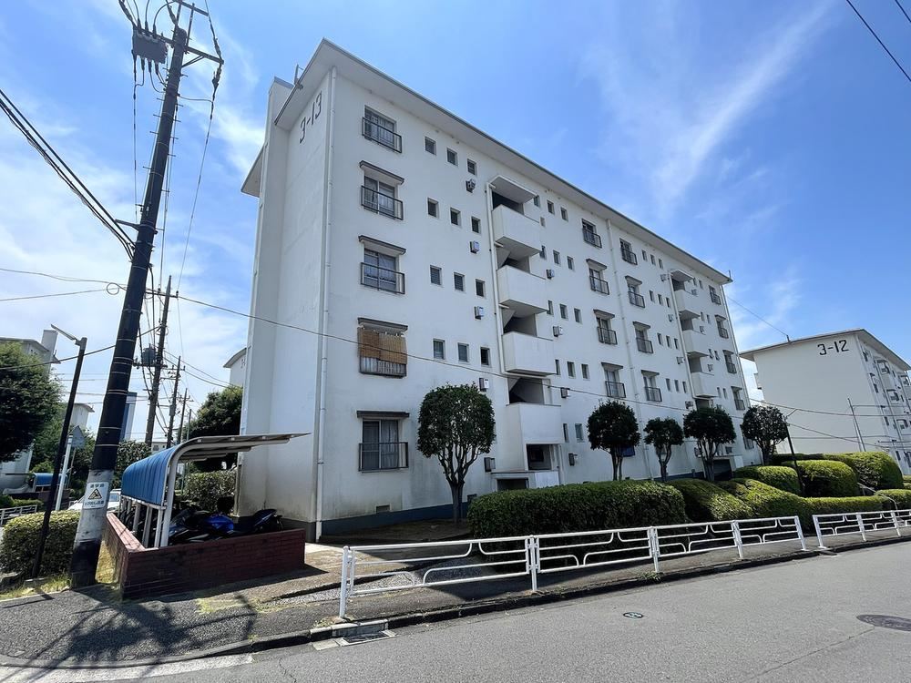 2LDK apartment in Asahi Ward, Yokohama, Kanagawa - Photo 1