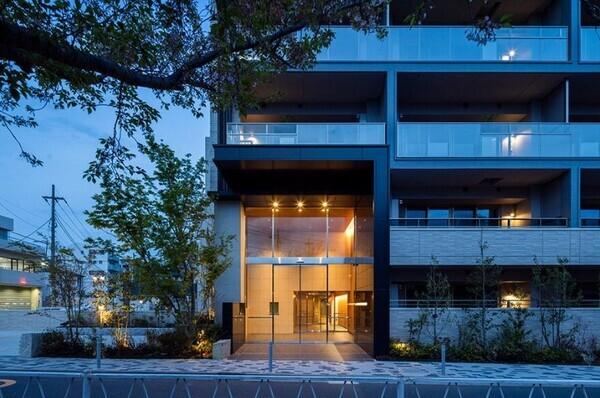 2LDK apartment in Meguro Ward, Tokyo - Photo 1