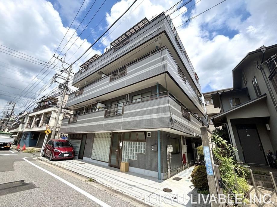 2DK apartment in Arakawa Ward, Tokyo - Photo 1