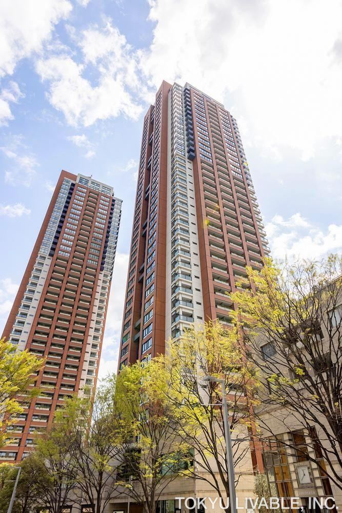 2LDK apartment in Minato Ward, Tokyo - Photo 1
